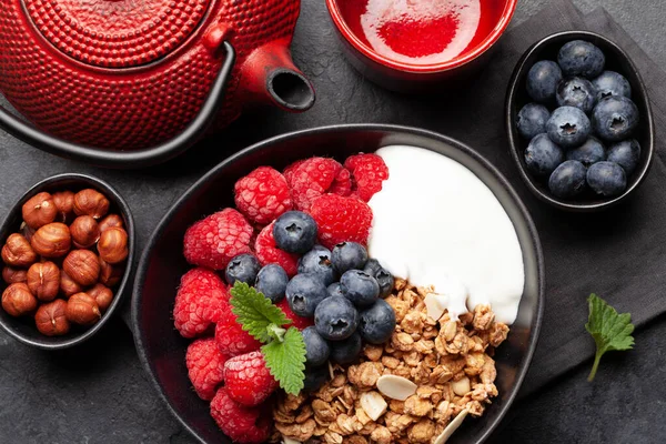 Petit Déjeuner Sain Avec Granola Maison Avec Yaourt Baies Fraîches — Photo