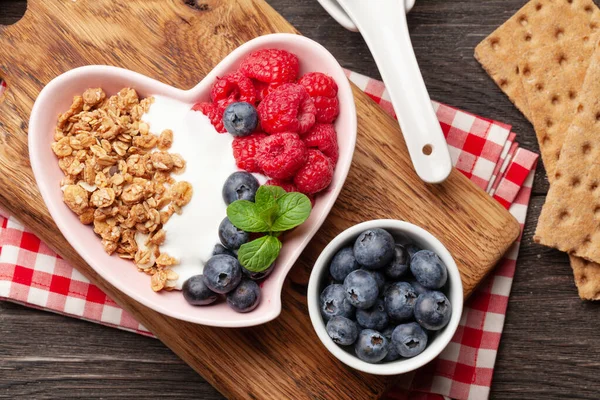 Petit Déjeuner Sain Avec Granola Maison Avec Yaourt Baies Fraîches — Photo