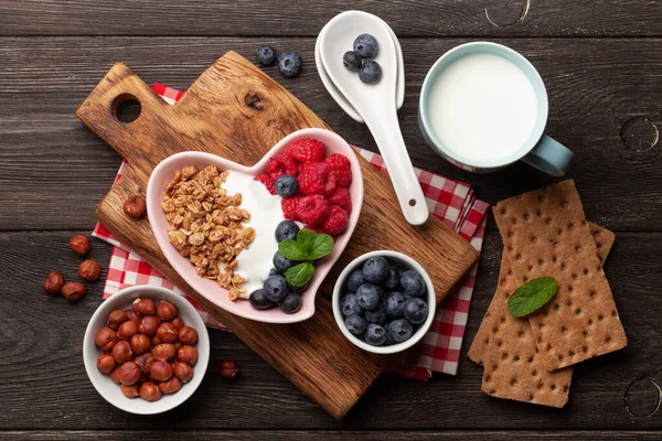 Petit Déjeuner Sain Avec Granola Maison Avec Yaourt Baies Fraîches — Photo