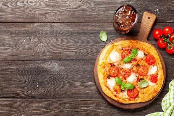 Tasty Homemade Pizza Garden Tomatoes Basil Glass Cola Ice Top — Stock Photo, Image