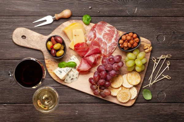Cheese Meat Grapes Olives Antipasto Appetizer Selection Wooden Board Glasses — Stock Photo, Image