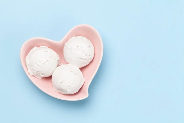 Vanilla Ice Cream Scoops Heart Shaped Bowl Blue Background Top — Stock Photo, Image