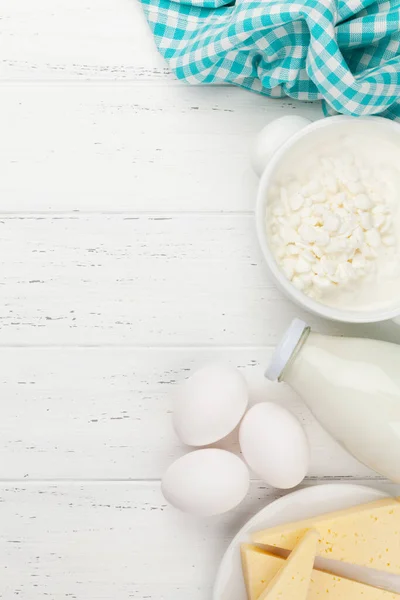 Milchprodukte Milch Hütte Käse Und Eier Auf Einem Holztisch Draufsicht — Stockfoto