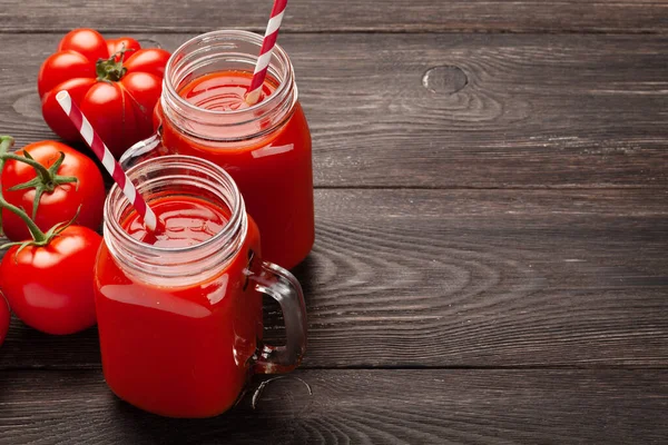 Succo Pomodoro Fresco Pomodori Maturi Sul Tavolo Legno Con Spazio — Foto Stock