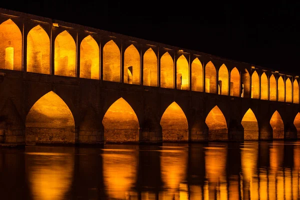 Si-o-se Köprüsü gece manzarası — Stok fotoğraf