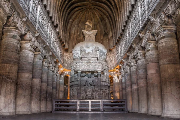 Posąg Buddy w jaskini Ajanta — Zdjęcie stockowe