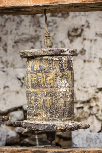 Alte buddhistische Gebetsmühlen — Stockfoto