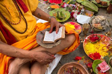 Brahman Katmandu içinde puja töreni yapmak