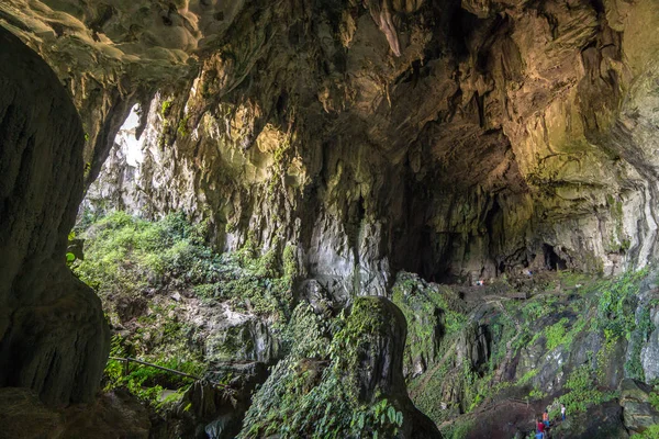 Die riesige märchenhöhle bei kuching — Stockfoto