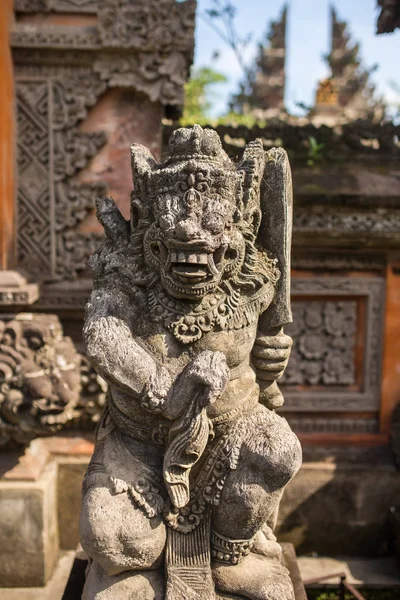 Традиционная статуя демона — стоковое фото