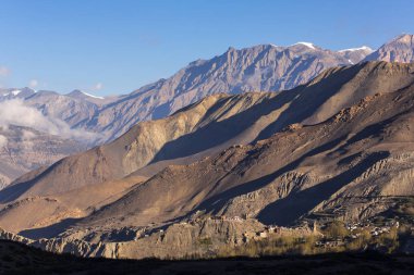 Güzel dağ manzarası Muktinath Köyü