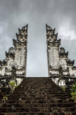Antik gates pura Lempuyang de