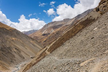 Tehlikeli gevşek rock yolları 