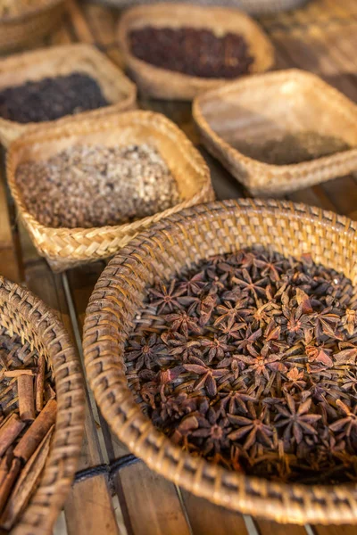Demonstration of different spices — Stock Photo, Image