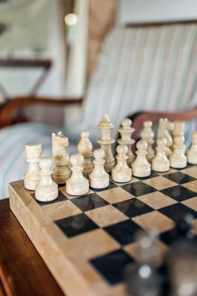 Lindo tabuleiro de xadrez de pedra close-up — Fotografia de Stock