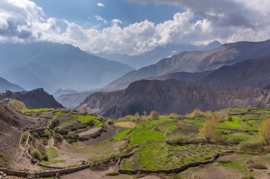 Güzel dağ manzarası Muktinath Köyü