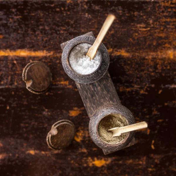 Pepper and salt in traditional balinese wooden dish — Stock Photo, Image