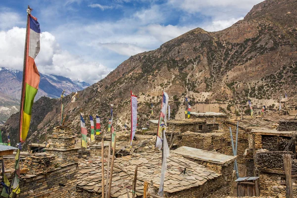 Pueblo del Alto Pisang en el Circuito de Annapurna Trek —  Fotos de Stock