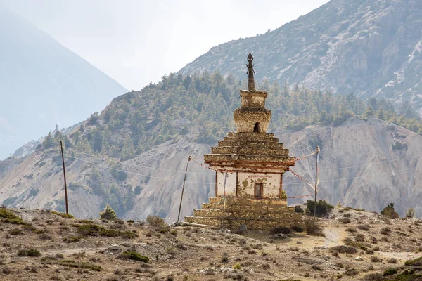 Geleneksel eski Budist stupa — Stok fotoğraf