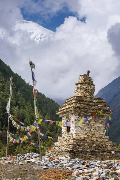 Geleneksel eski Budist stupa — Stok fotoğraf