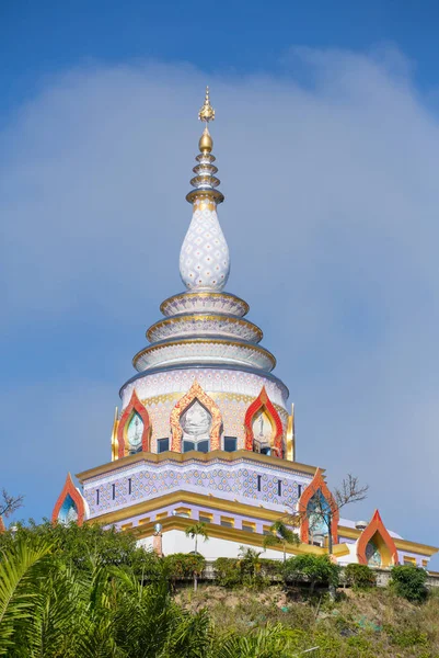 Wat Chedi Kaew Thaton храм — стокове фото