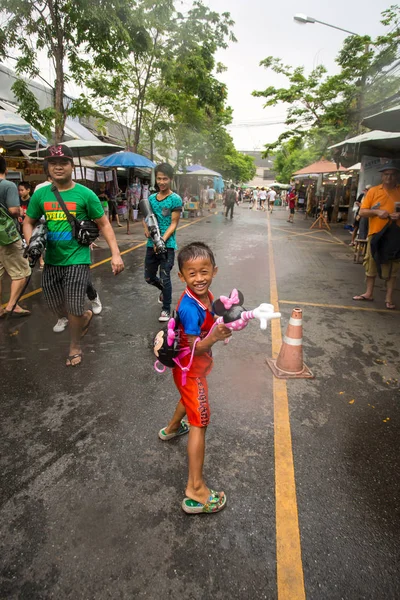 O festival de Songkran em Bangkok, Tailândia . — Fotografia de Stock