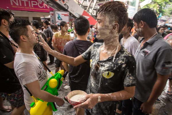 O festival de Songkran em Bangkok, Tailândia . — Fotografia de Stock
