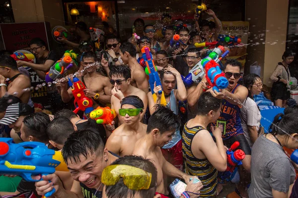 O festival de Songkran em Bangkok, Tailândia . — Fotografia de Stock