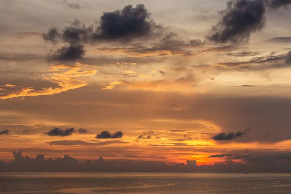 Indah matahari terbenam langit di atas Andaman — Stok Foto