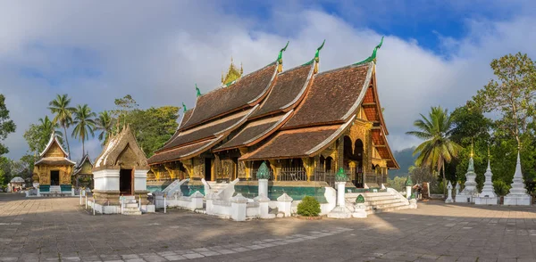 Храм Ват Сиенг Тхонг — стоковое фото