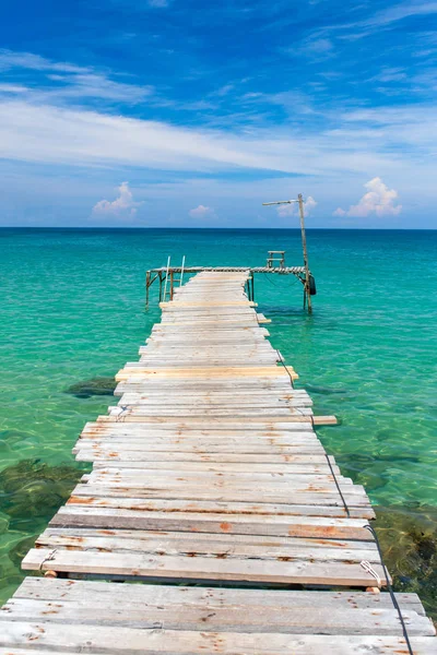 Wooden pier on the beach — Stock Photo, Image