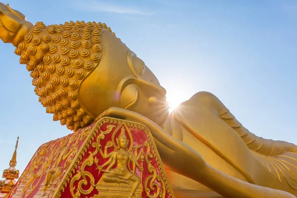 Statua reclinabile buddha — Foto Stock
