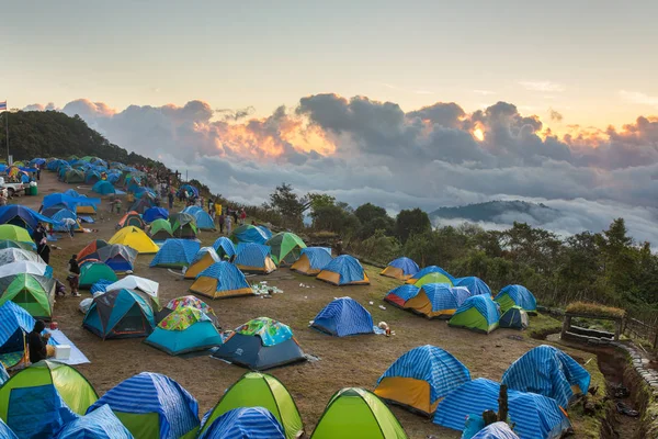 Campeggio all'alba, Thailandia . — Foto Stock