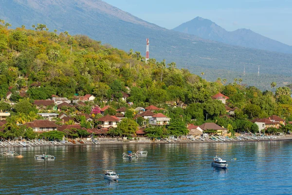 Jemeluk Beach and lagoon — Stock Photo, Image