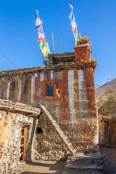 Tradiční kamenné budovy v obci Muktinath — Stock fotografie