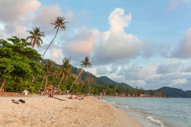 Koh Chang Adası kumsalda