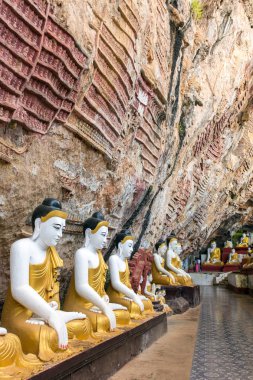 Buda heykelleri ile eski Tapınağı