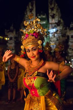 Geleneksel Kecak ateşi dans töreni
