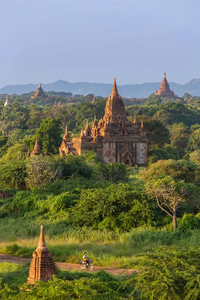 Ősi pagodák, Bagan alatt napkelte — Stock Fotó