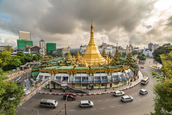 Пагода Суле в Янгоне — стоковое фото