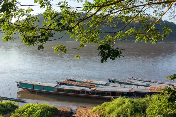Båtar på Mekong floden — Stockfoto