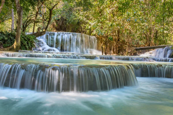 Kuang Si vattenfall — Stockfoto