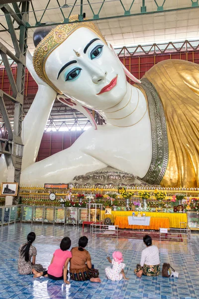 yangon Buda uzanmış chauk htat gyi