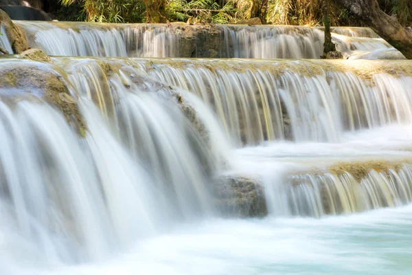 Kuang Si vattenfall — Stockfoto