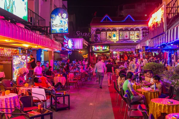 Calle peatonal en Pattaya por la noche — Foto de Stock