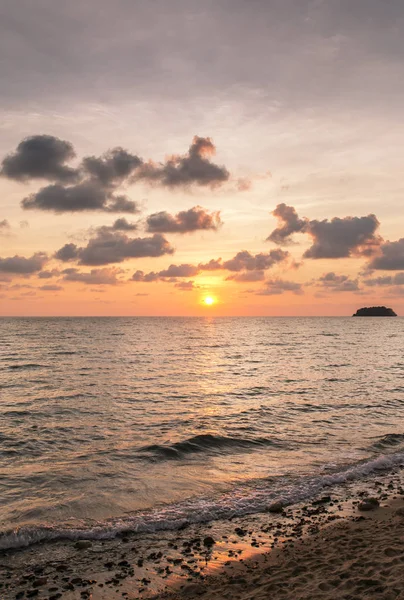 美丽的夕阳的天空在安达曼海 — 图库照片