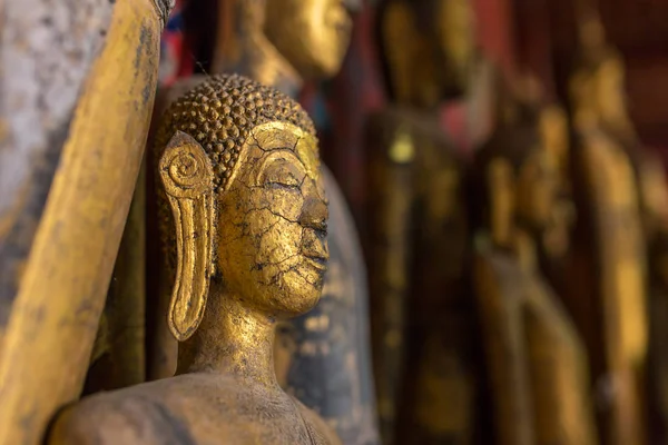 Статуи Будды в Ват-Сиенг-Тонге — стоковое фото