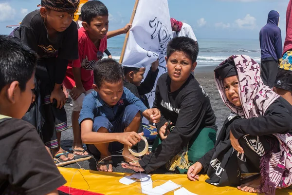 Sanur Plajı'nda geleneksel uçurtma Yarışması — Stok fotoğraf