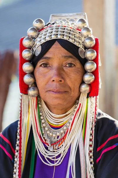 Porträt einer unbekannten Akha-Frau — Stockfoto