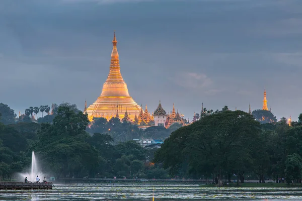 Shwedagon Pagoda in Yangon — Stockfoto